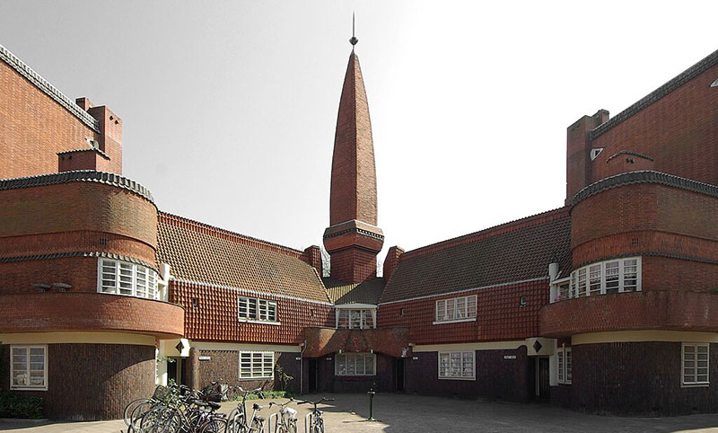 Амстердамская школа. Корабль в Амстердаме